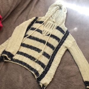 Beachy knit hooded sweater. 🏝